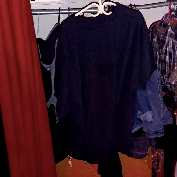 Gildan 4xl T-shirt from Dread Central. - Picture 4 of 4